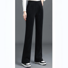 Elegante en veelzijdige broek, afslankend en comfortabel voor alle seizoenen.