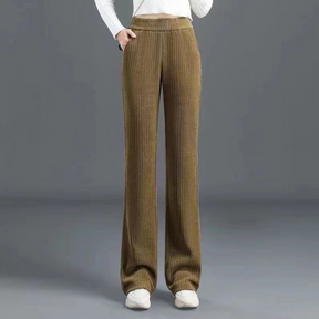 Elegante en veelzijdige broek, afslankend en comfortabel voor alle seizoenen.